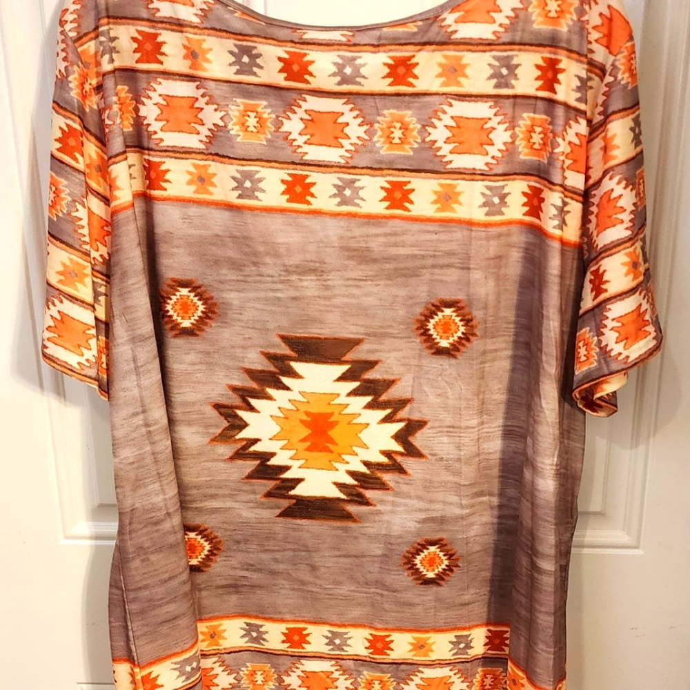 Beautiful Aztec Design Top - Picture 2 of 2
